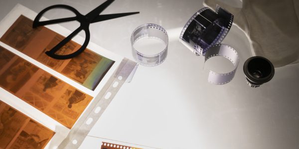 Développement de pellicules noir et blanc : pourquoi opter pour un traitement artisanal ?